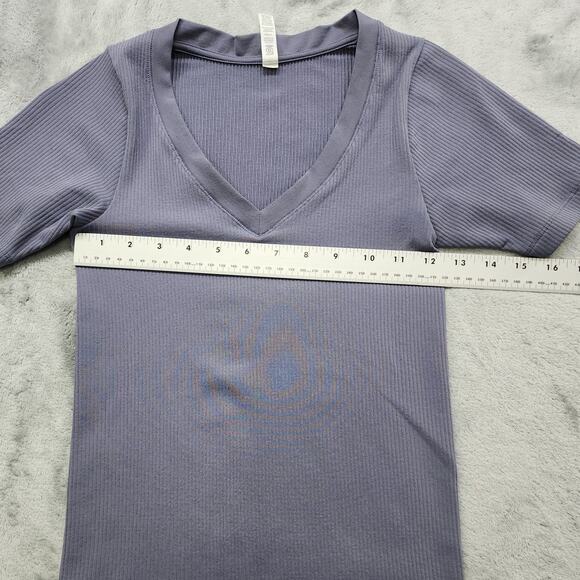 Athleta Renew Seamless V-Neck Tee Size XXS Gray Tempest Violet Ribbed Fitted - Picture 6 of 8